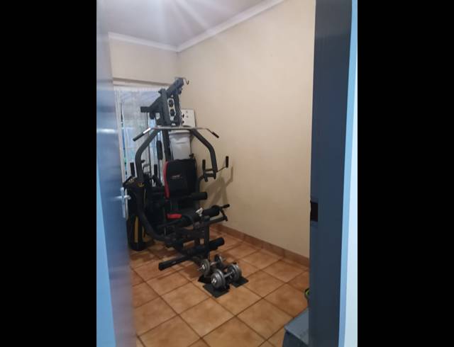 7 BEDROOM HOUSE FOR SALE IN OOS EINDE